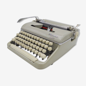 Typewriter Olympia Monica
