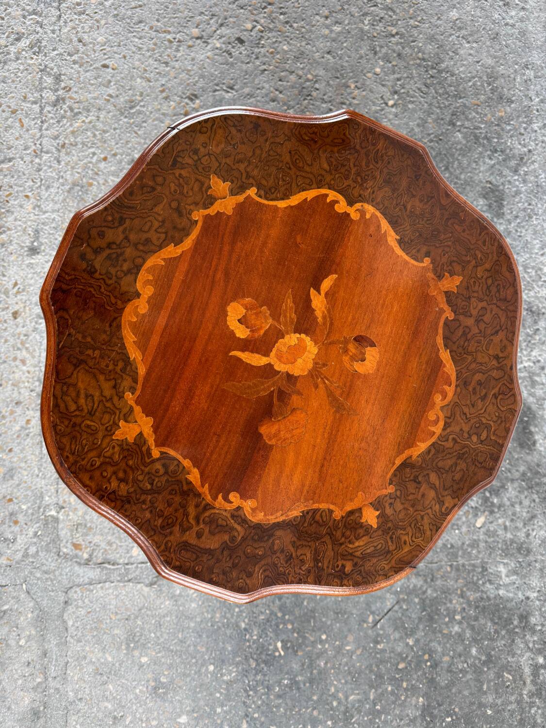 Marquetry pedestal table