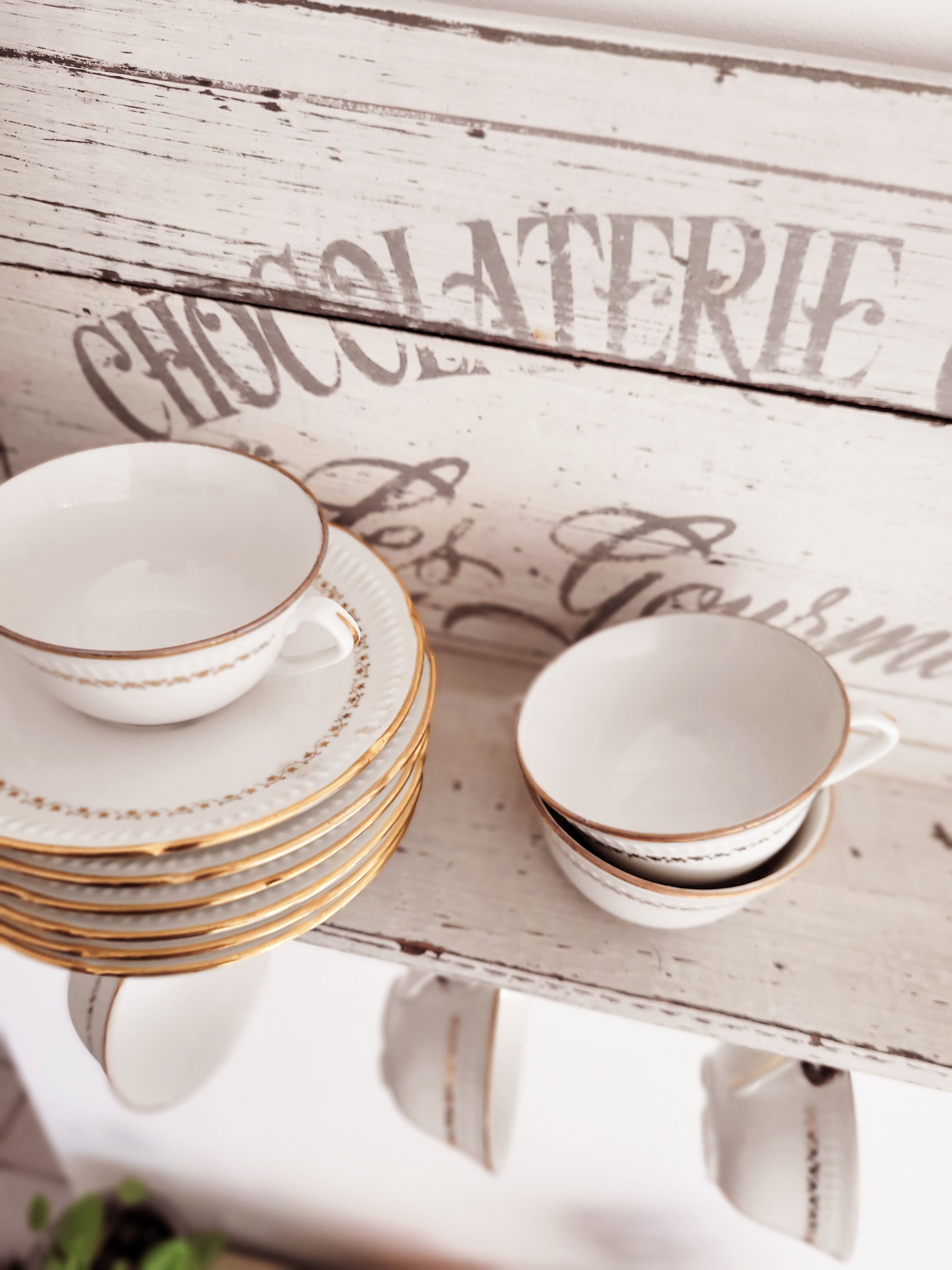 cups and saucers porcelain Vierzon