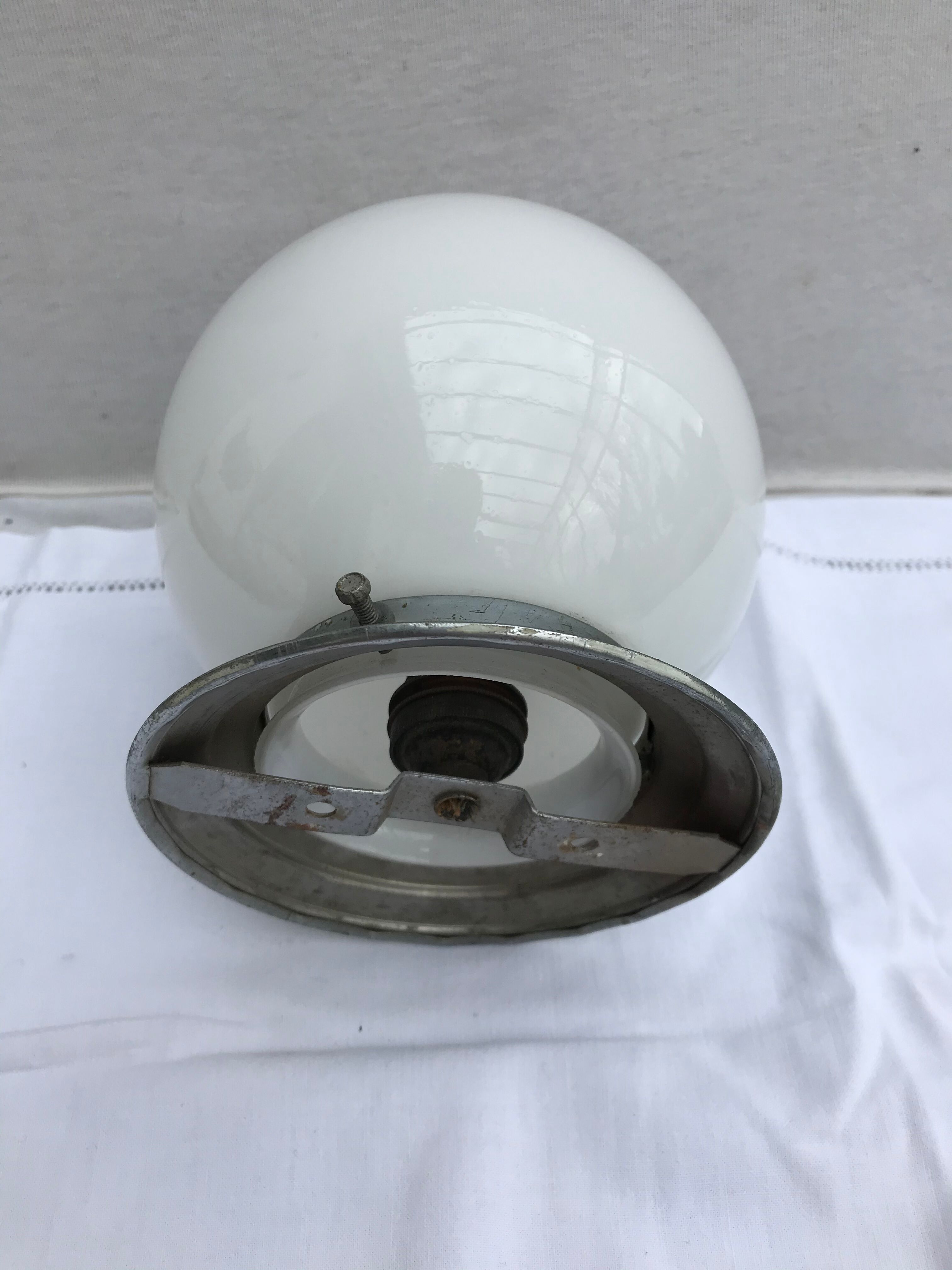 Old opaline white ball suspension applied - alu vintage support