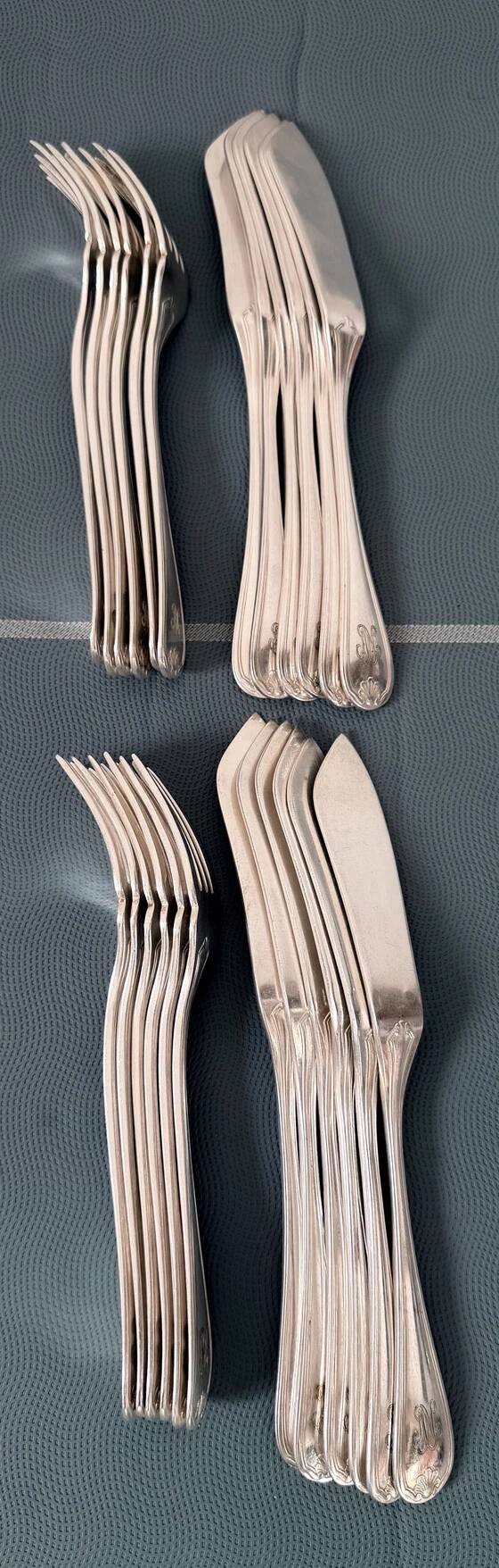 Elegant 24-piece fish service – Marot Bérain pattern in silver-plated metal