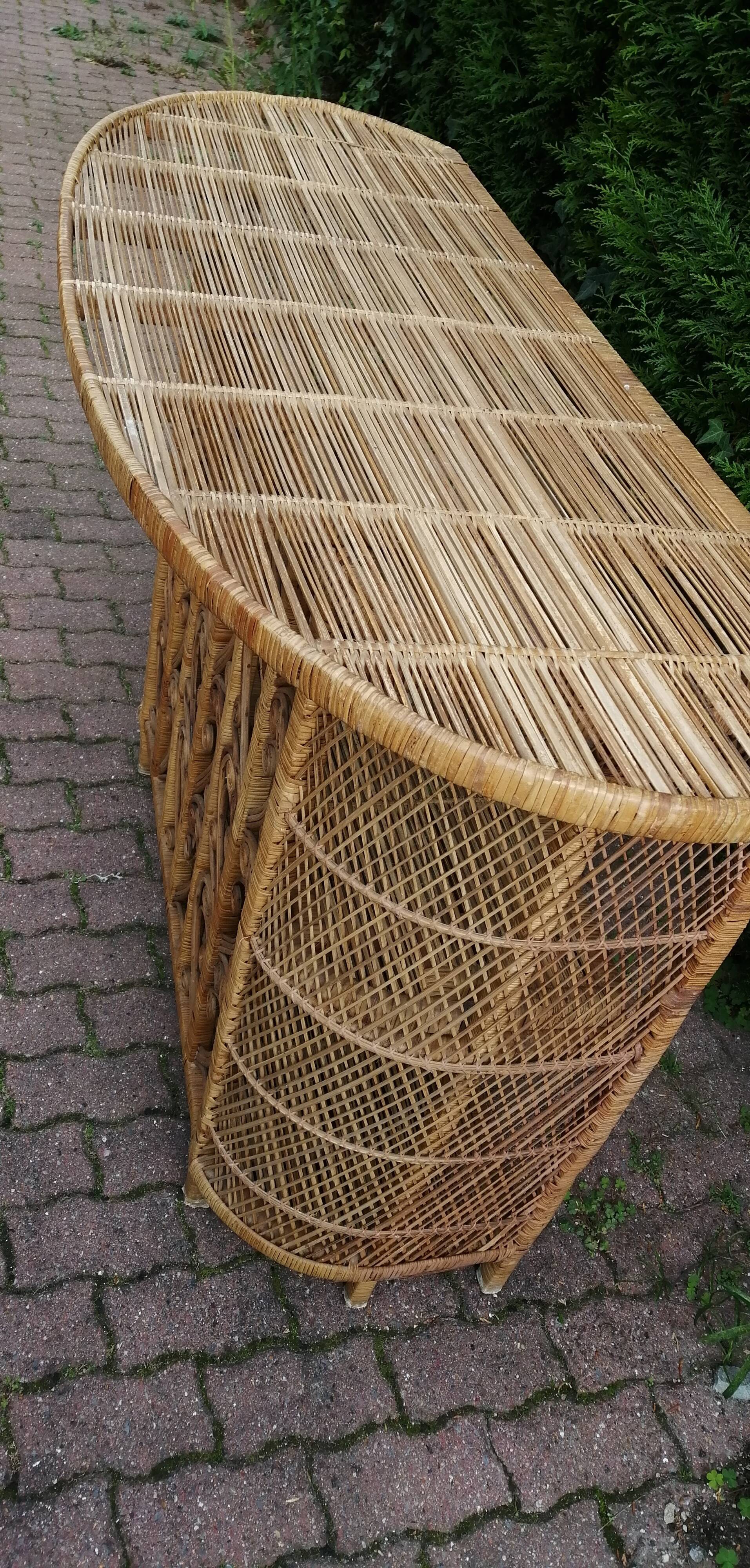 Peacock rattan bar