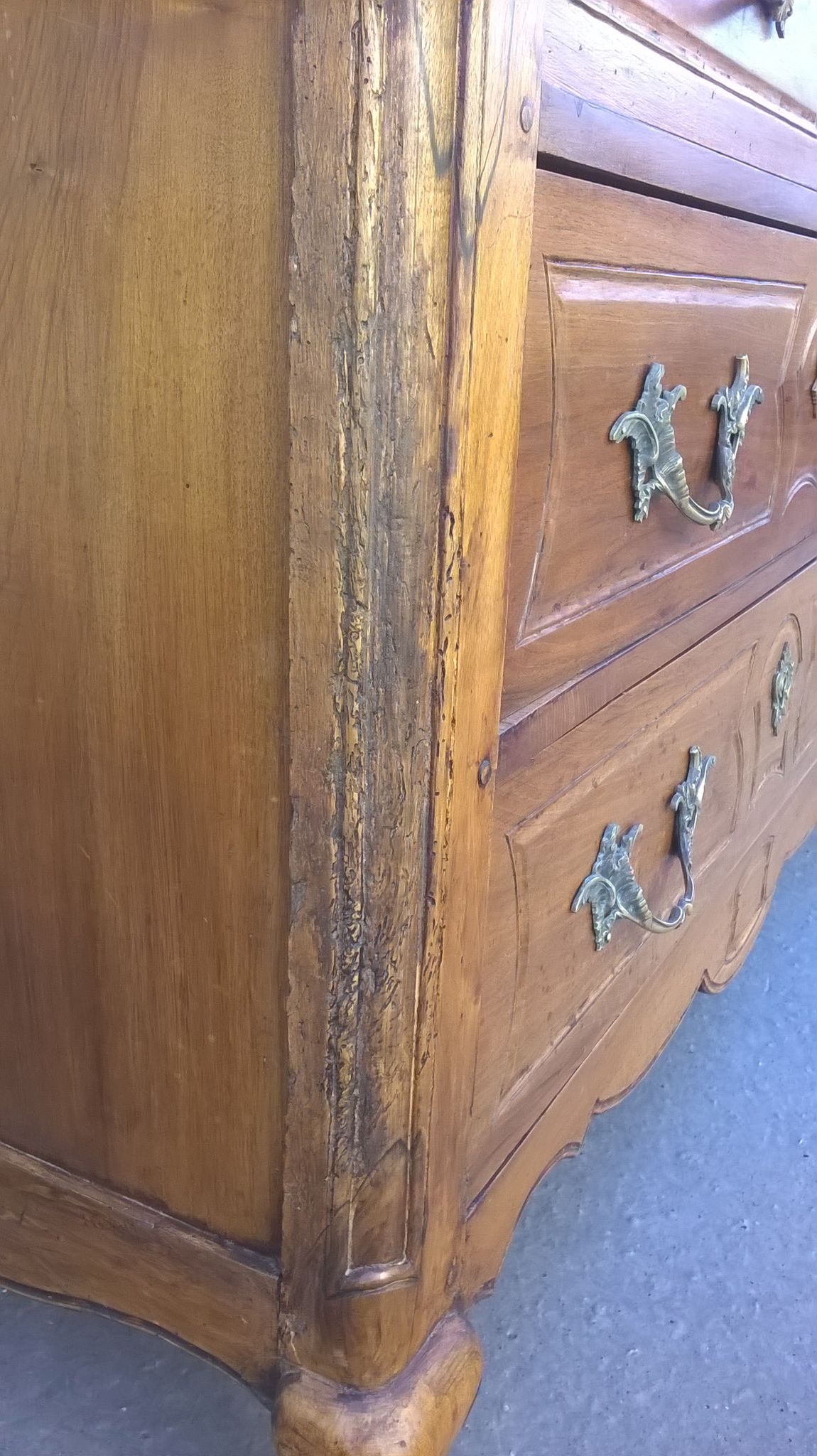 Louis XV dresser