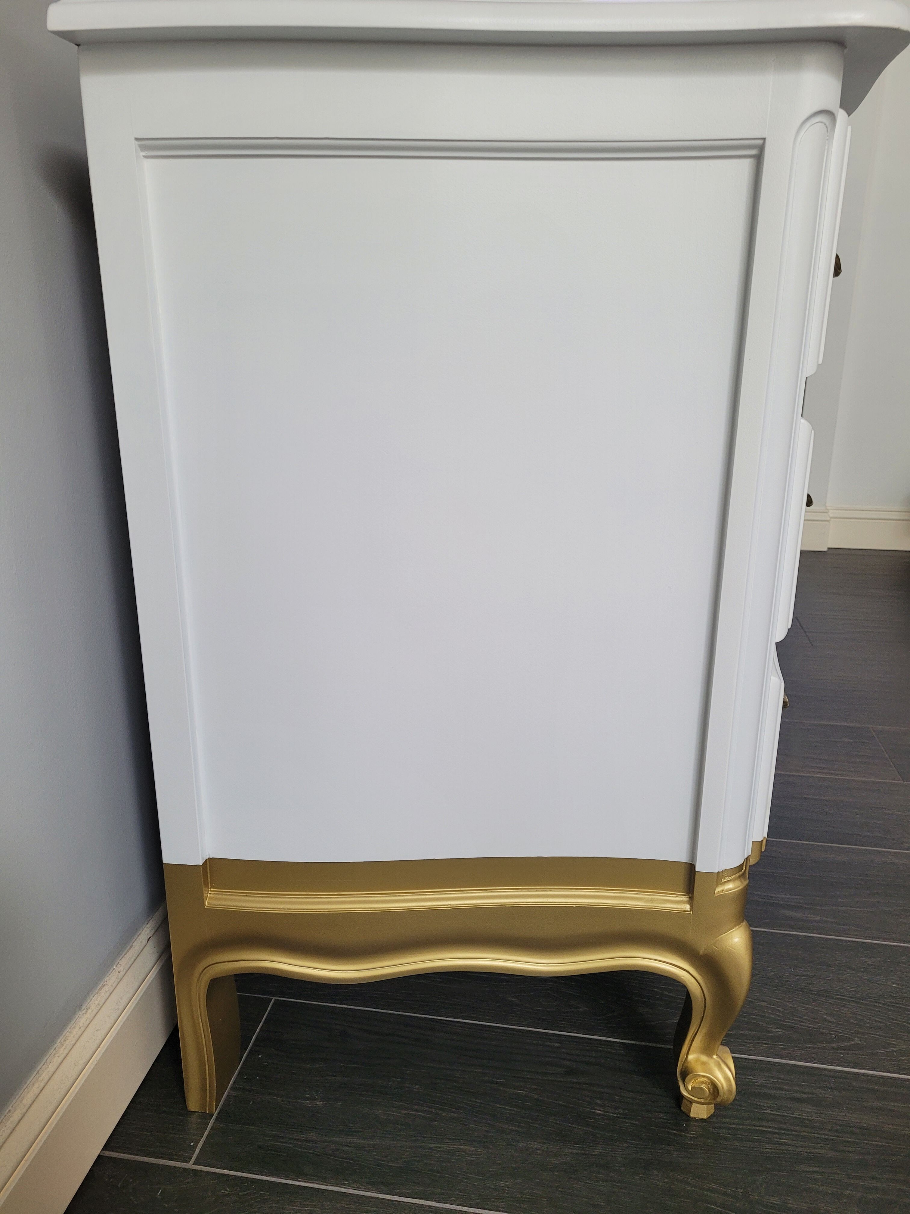 Louis XV style chest of drawers, white and gold