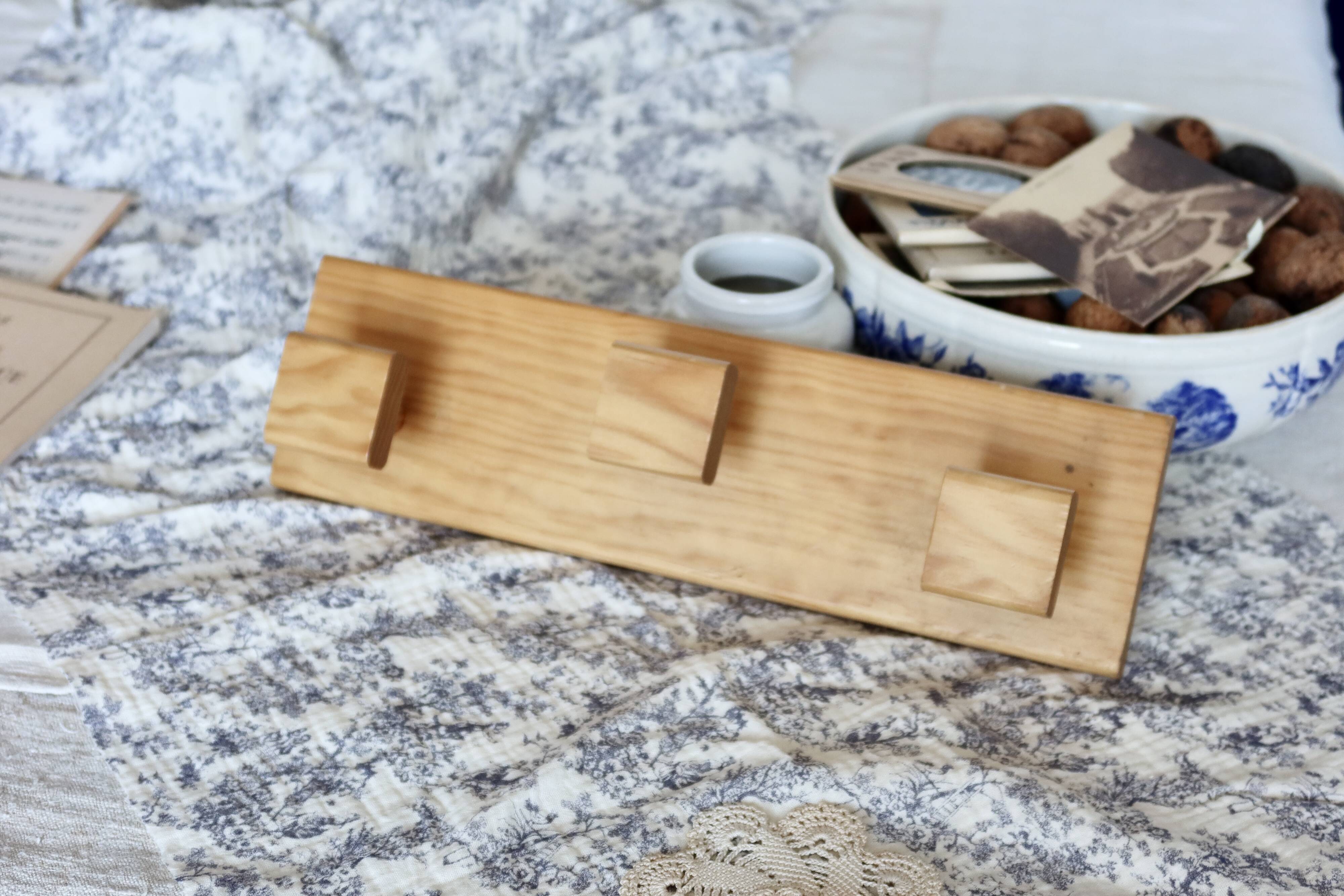 Vintage Scandinavian wall-mounted coat rack in pine - 3 square hooks