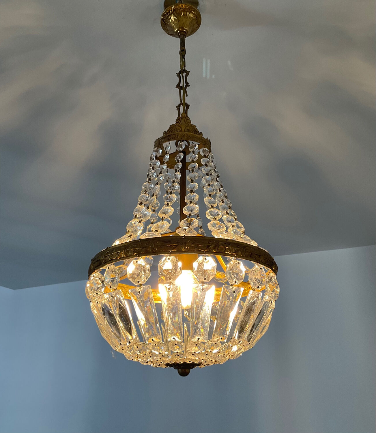 Balloon chandelier in bronze and pendants