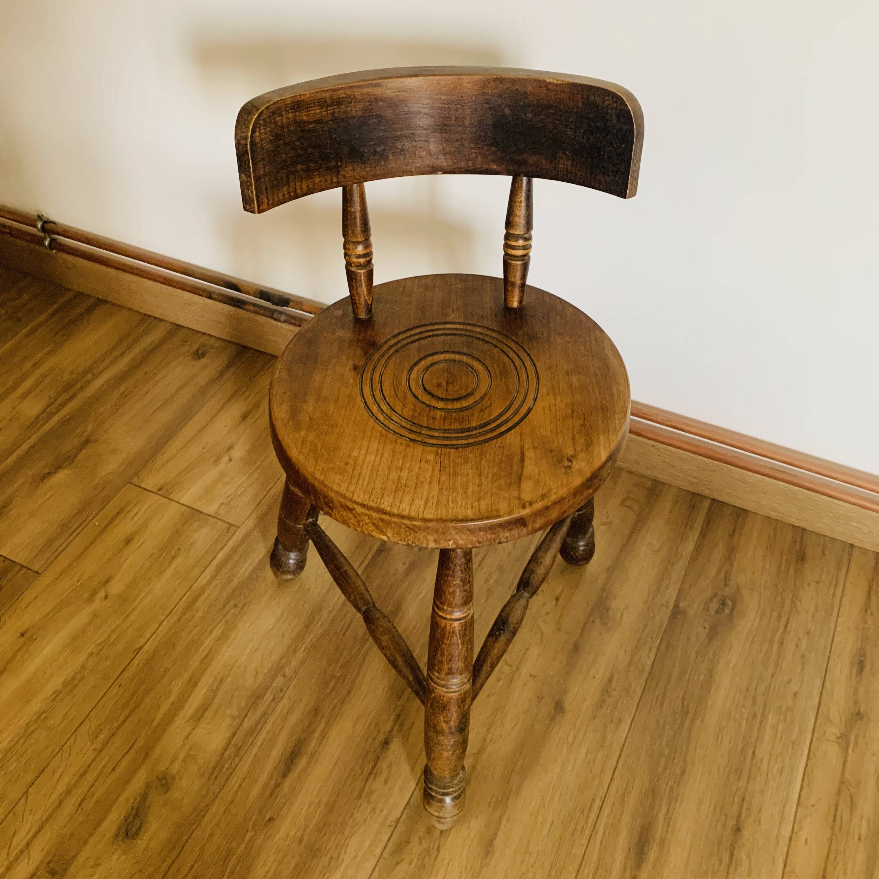 Tripod stool with backrest