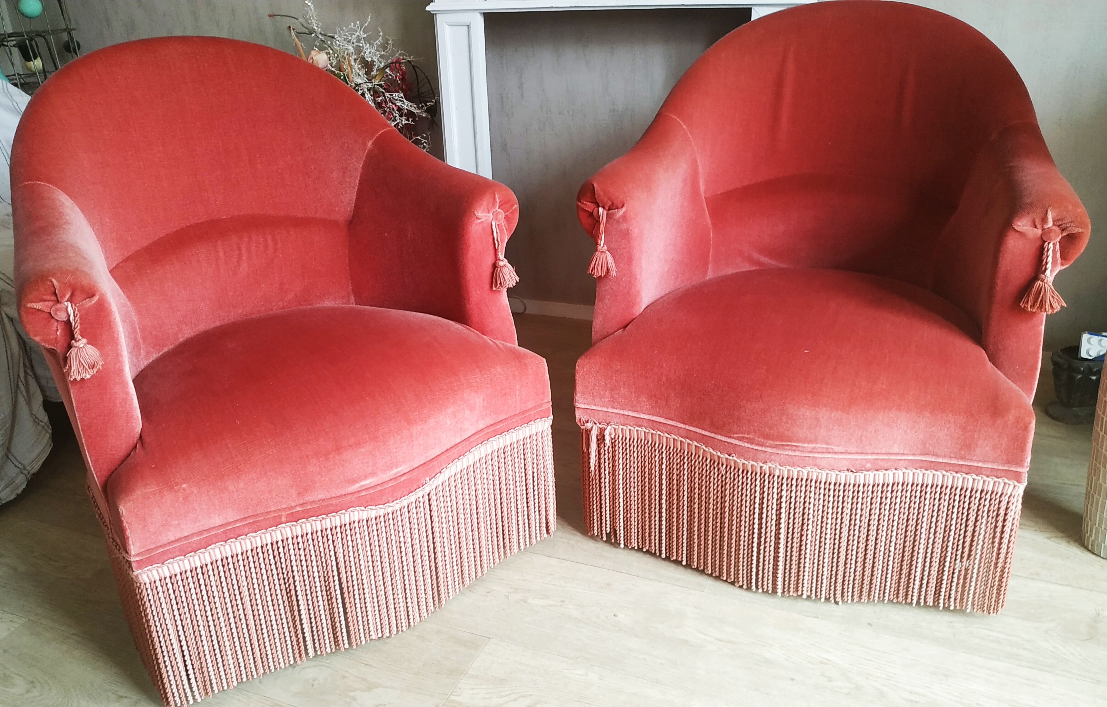 Pair of pink velvet toad armchairs