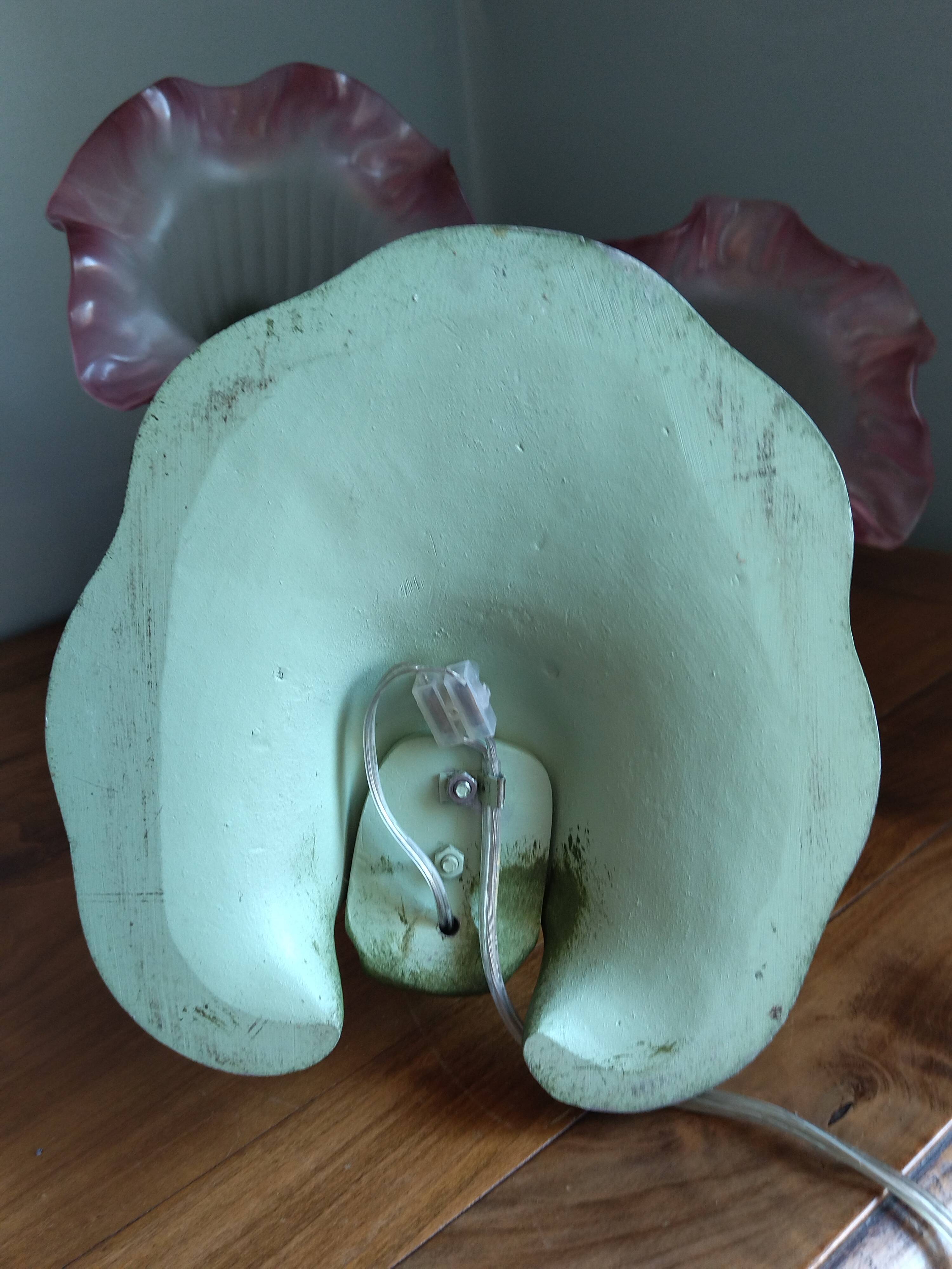 Lampe à poser en métal et tulipes en pâte de verre style art nouveau