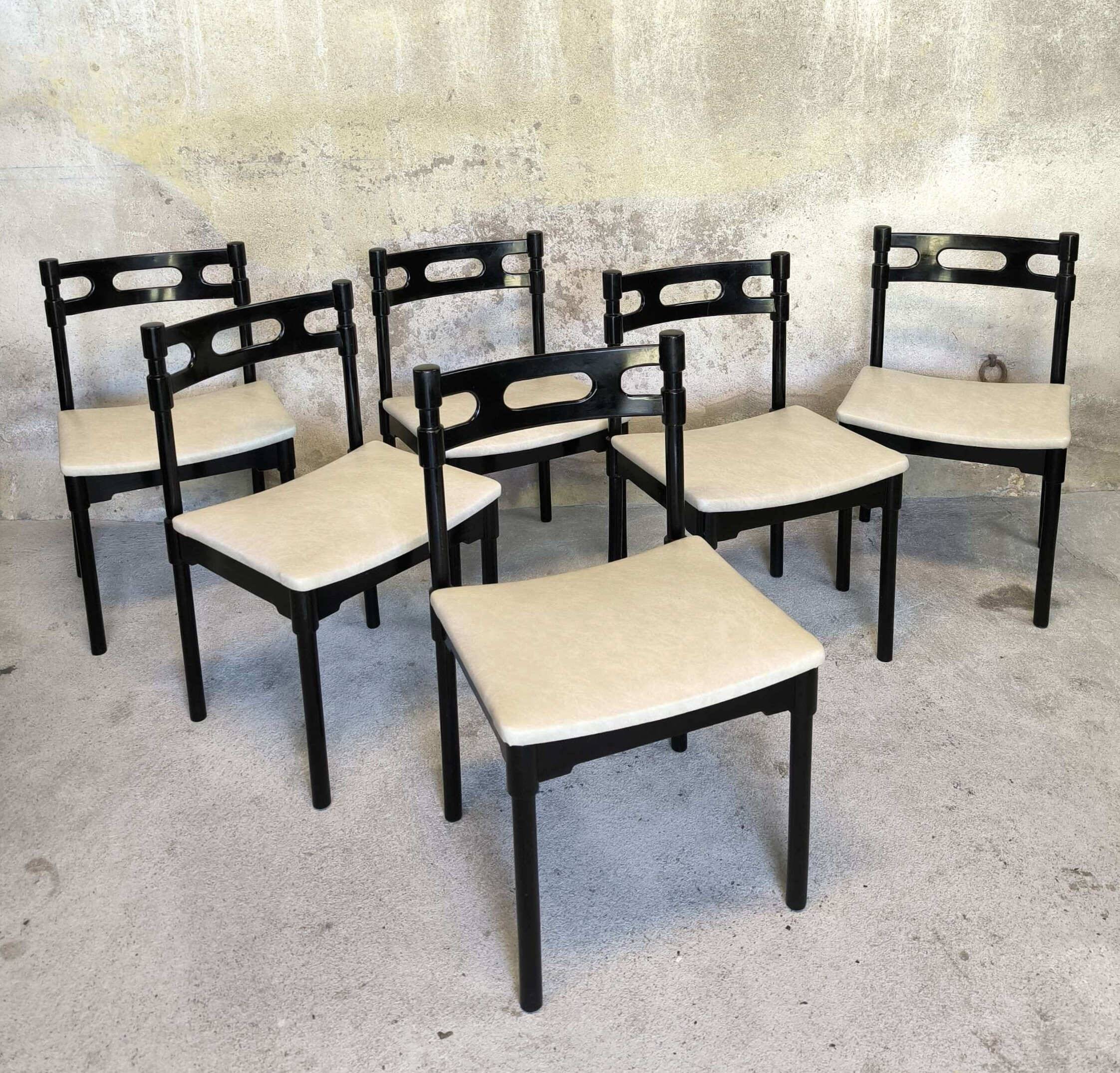 6 black lacquered wooden chairs