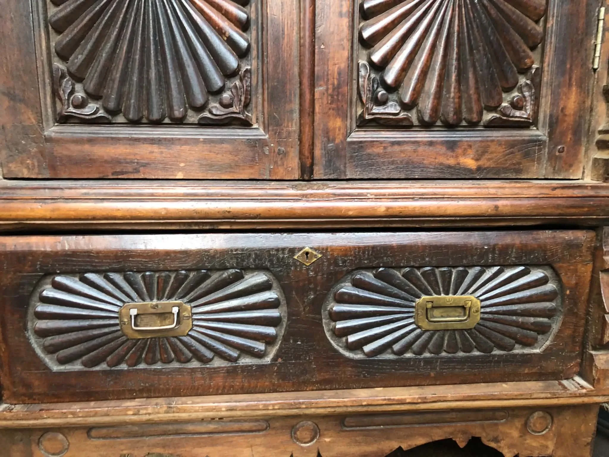 Armoire du Rajasthan teck sculpté
