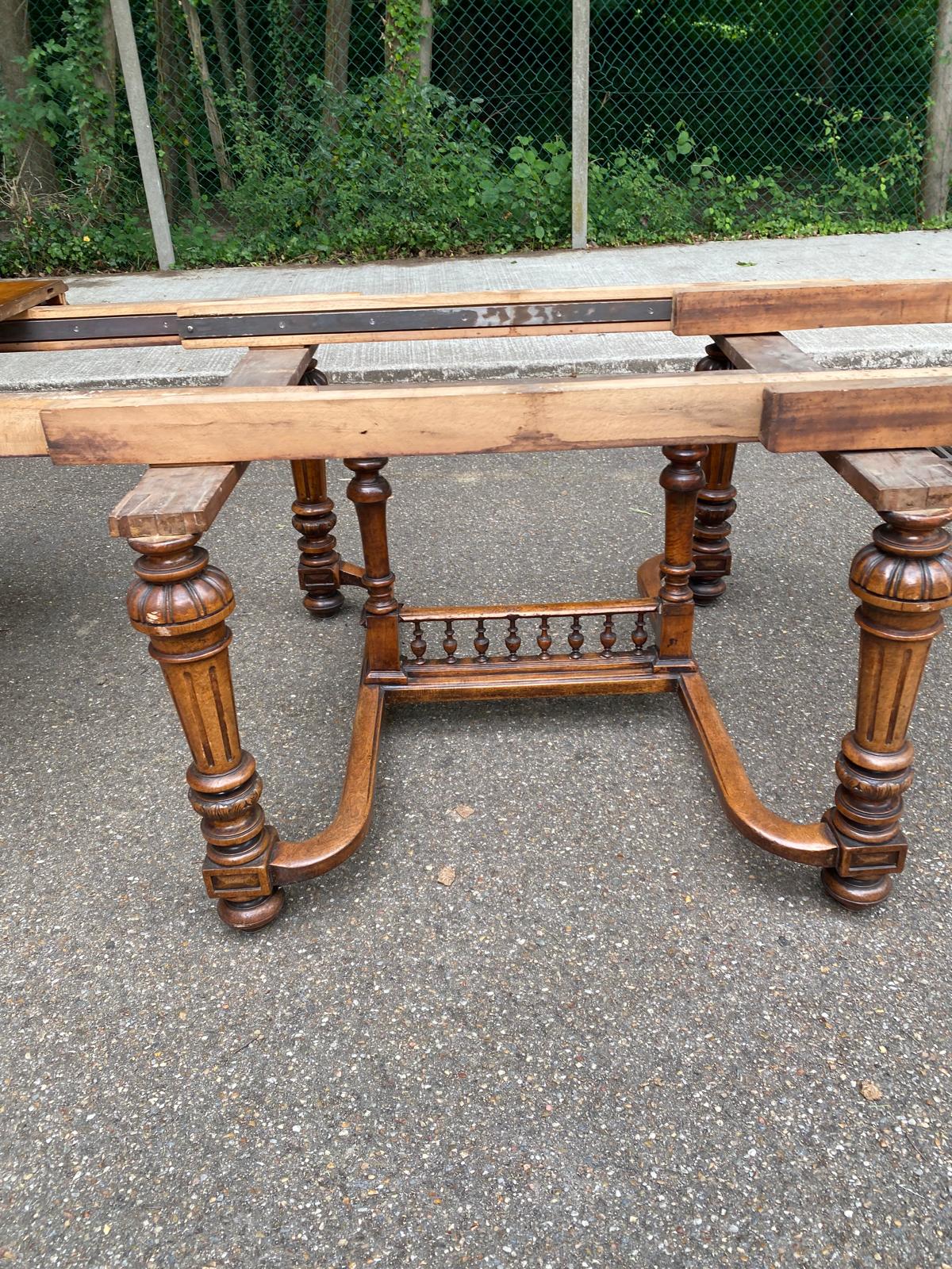 Henri II extendable dining table in solid walnut from the 19th century, 310cm.