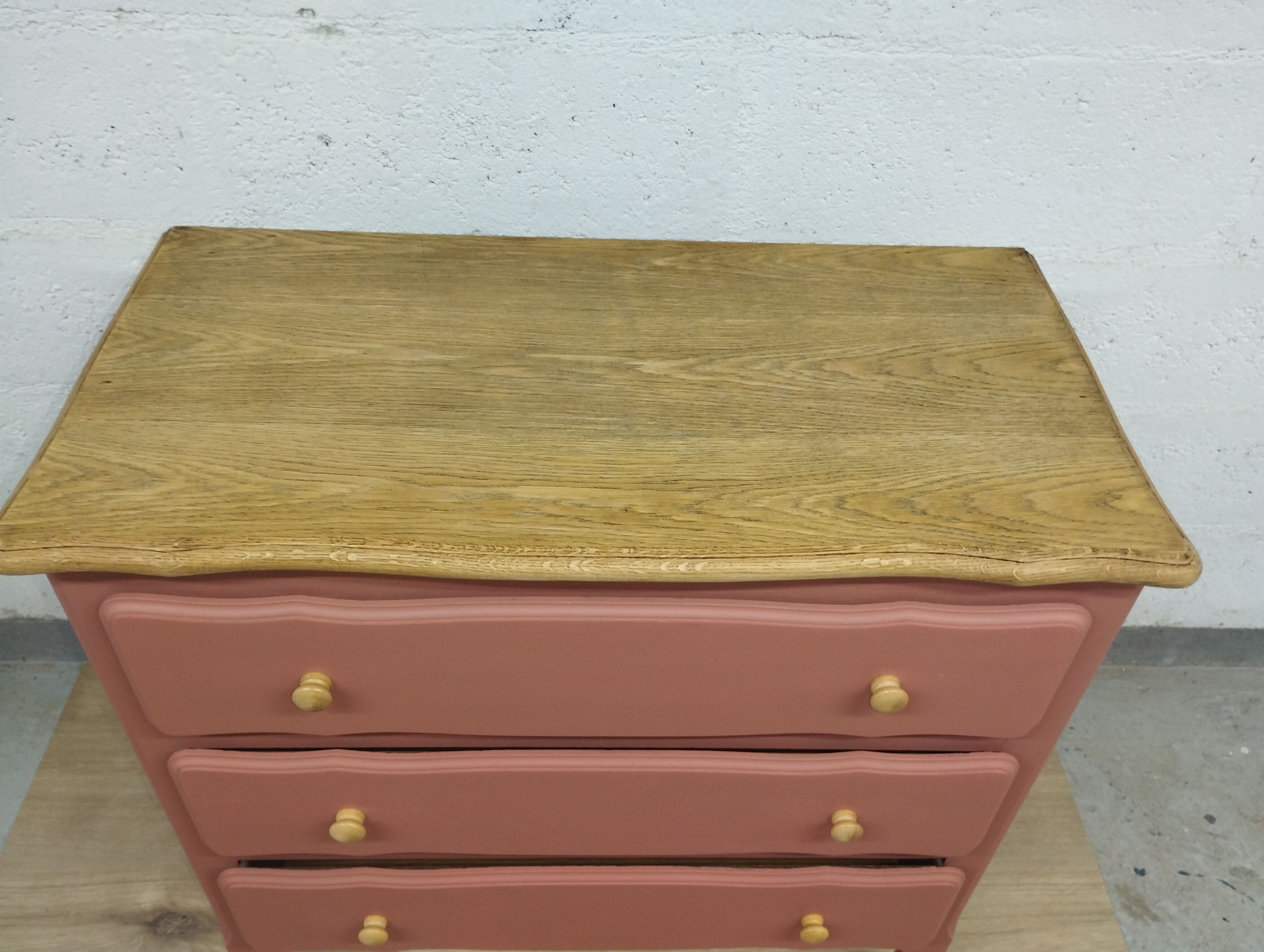 Chest of drawers