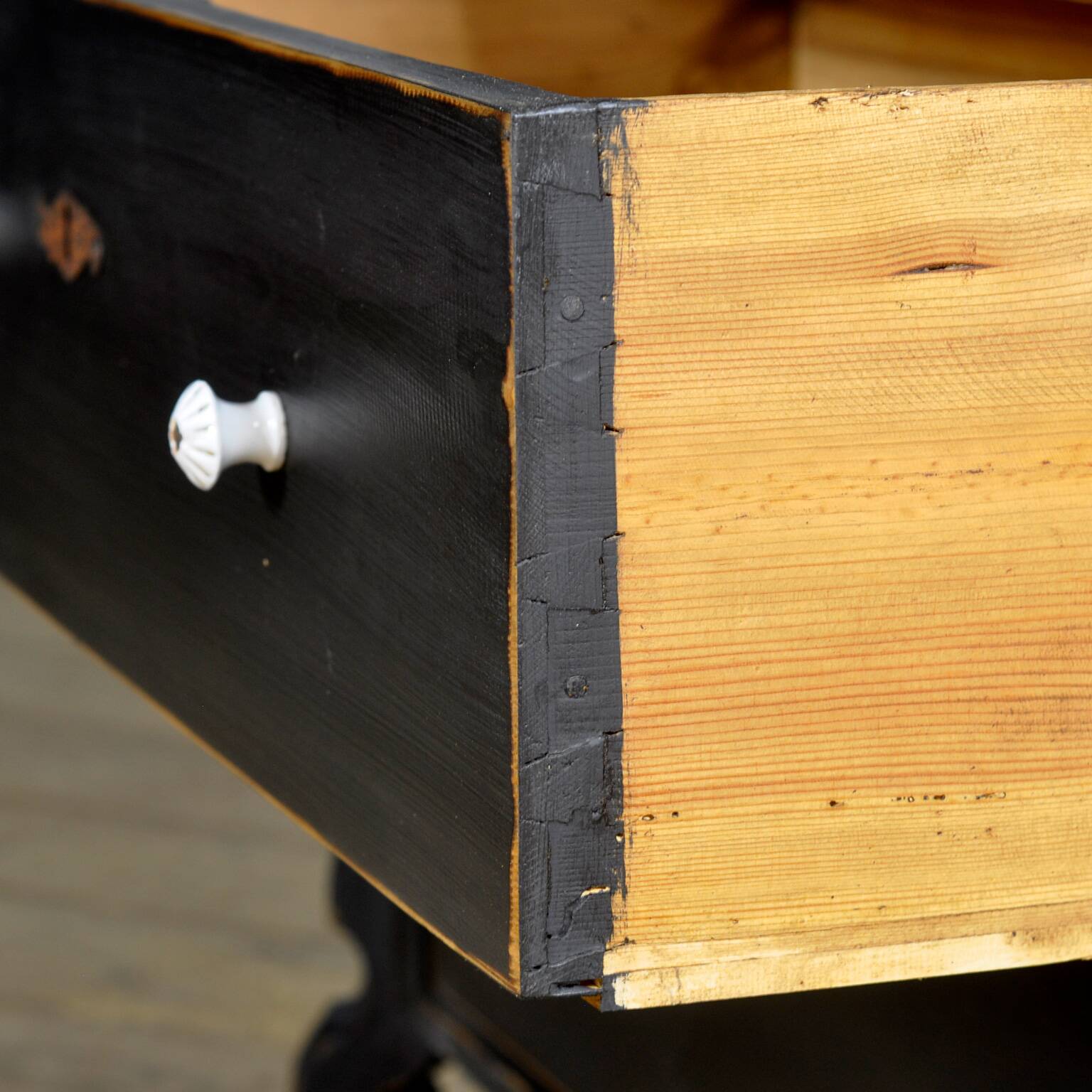 Oak and pine Chest of drawers, 1910s