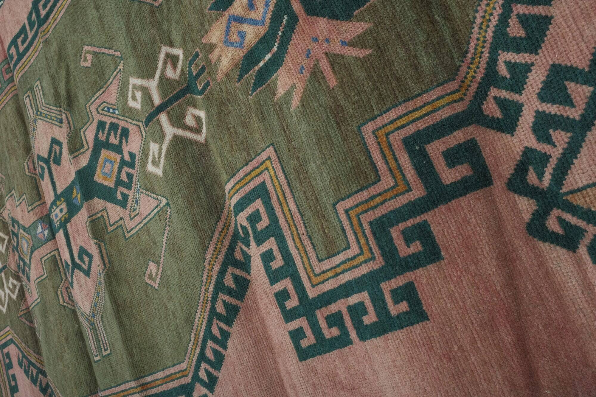 Vintage handmade Turkish rug 180x305 cm