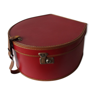 Valise rouge pour les chapeaux des années 60