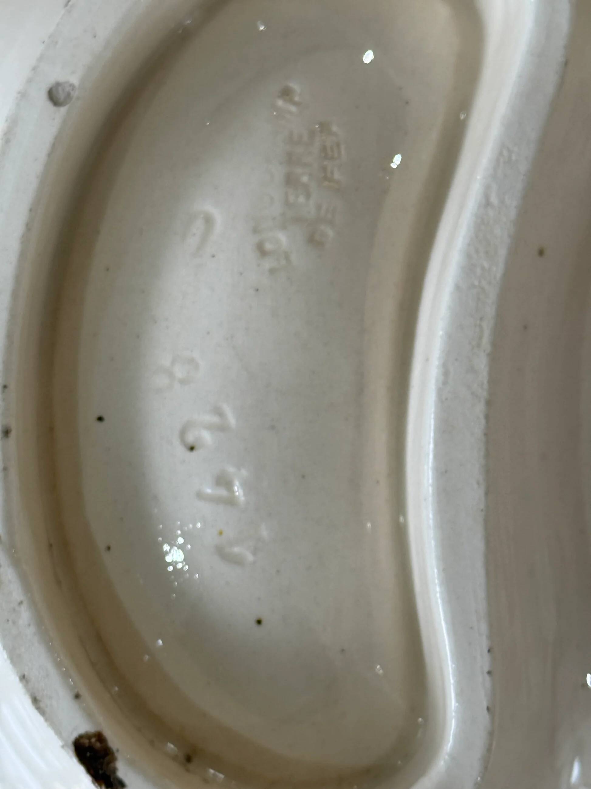 Old Longchamps plate Terre de Fer – Model 1428 – Floral decoration & asparagus in relief – 39 x 23 cm