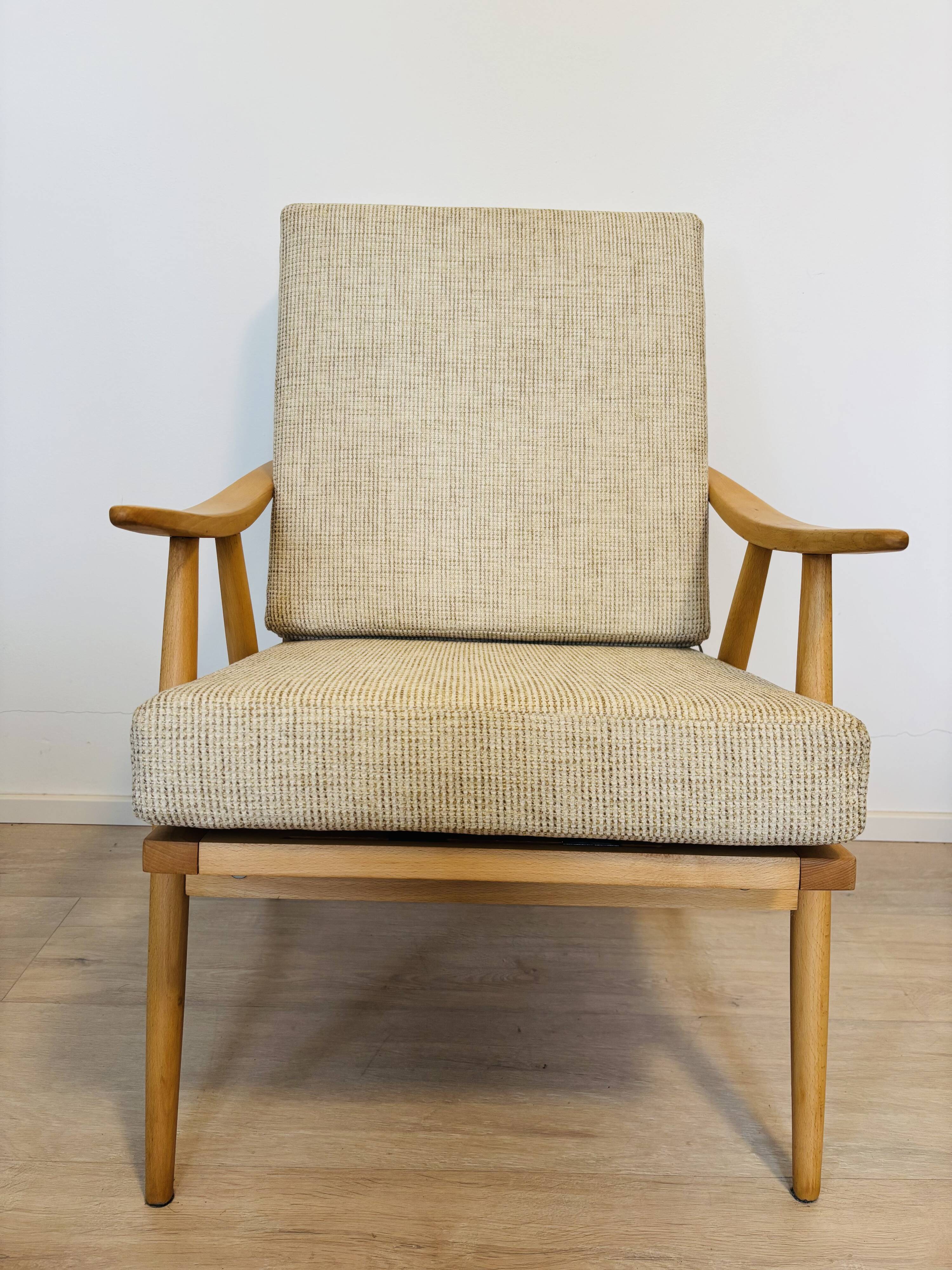 Fauteuil vintage Laouge par Jaroslav Šmidek pour TON, Tchécoslovaquie années 1970.