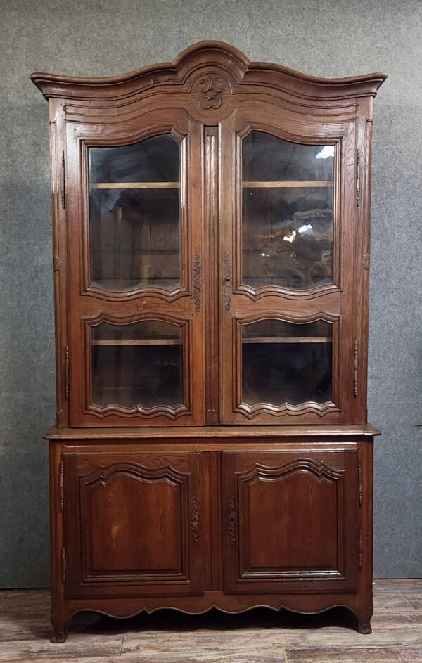 Buffet-Bibliothéque a deux-corps époque Louis XV, réalisé en chêne massif