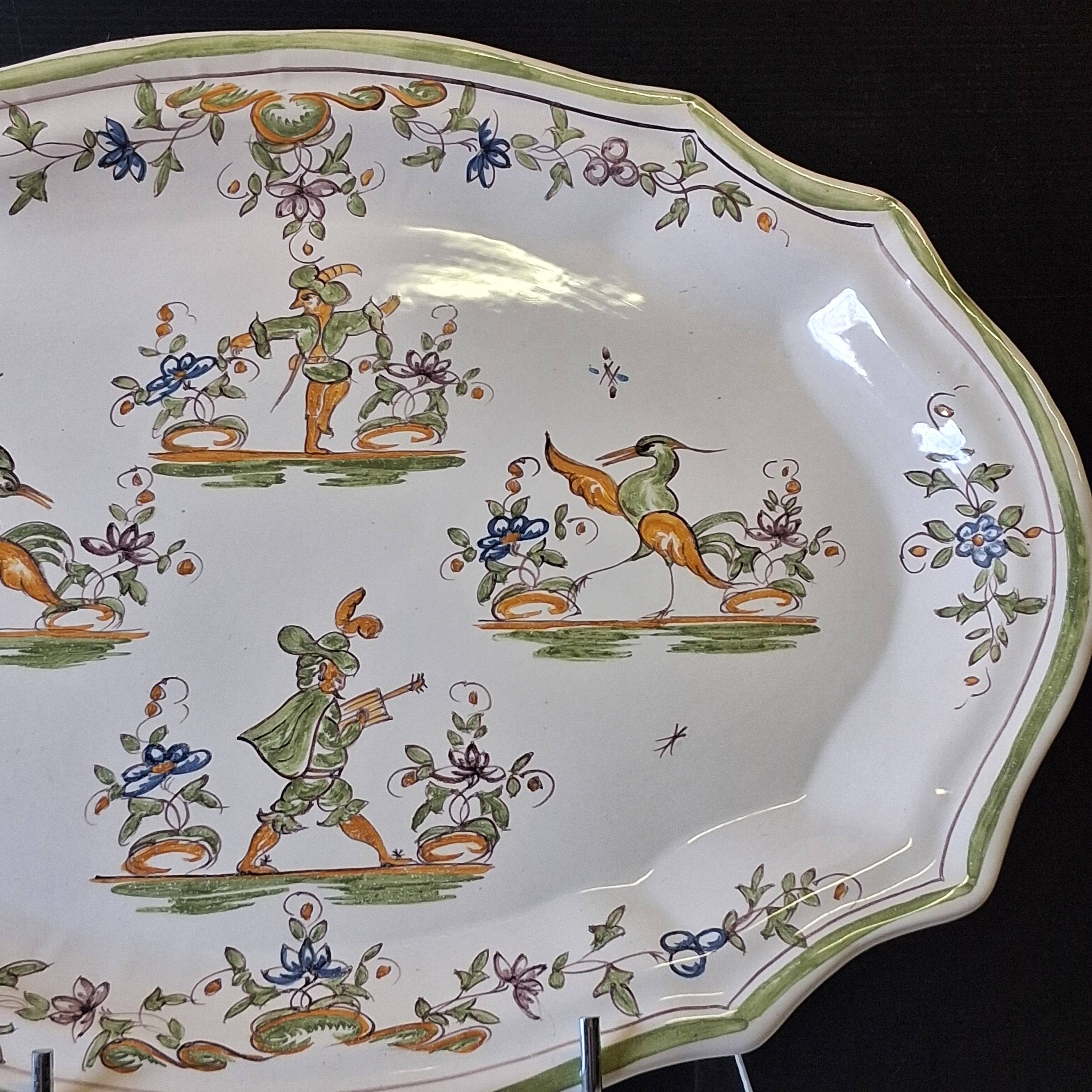 Superb vegetable dish/soup tureen in ceramic and its serving platter in very good condition.