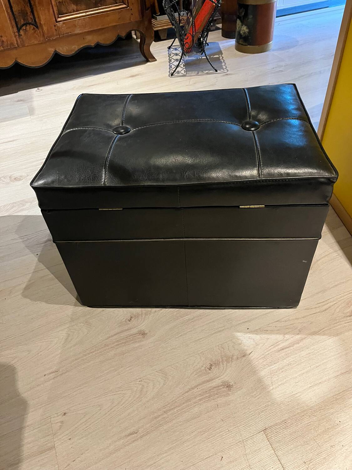 Vinyl storage chest pouf 1970