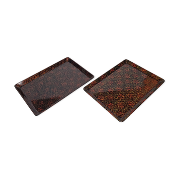 Two serving trays in vintage Japanese lacquer, "Kara-nuri"
