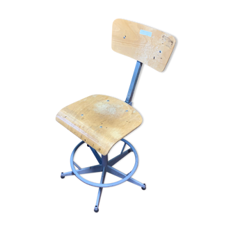 Swivel workshop chair