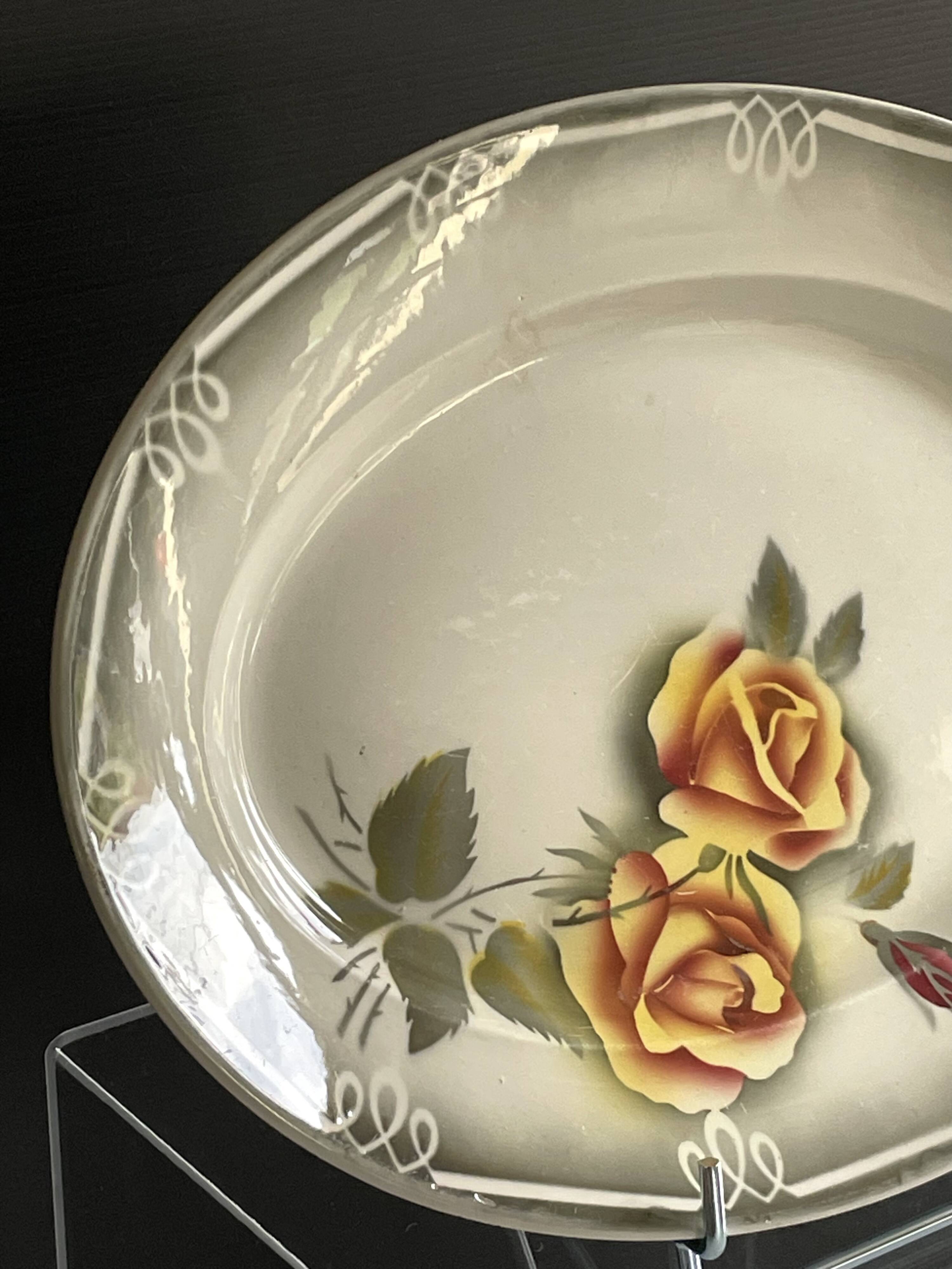 Very nice old dish from Digoin model "Adèle" in good condition.