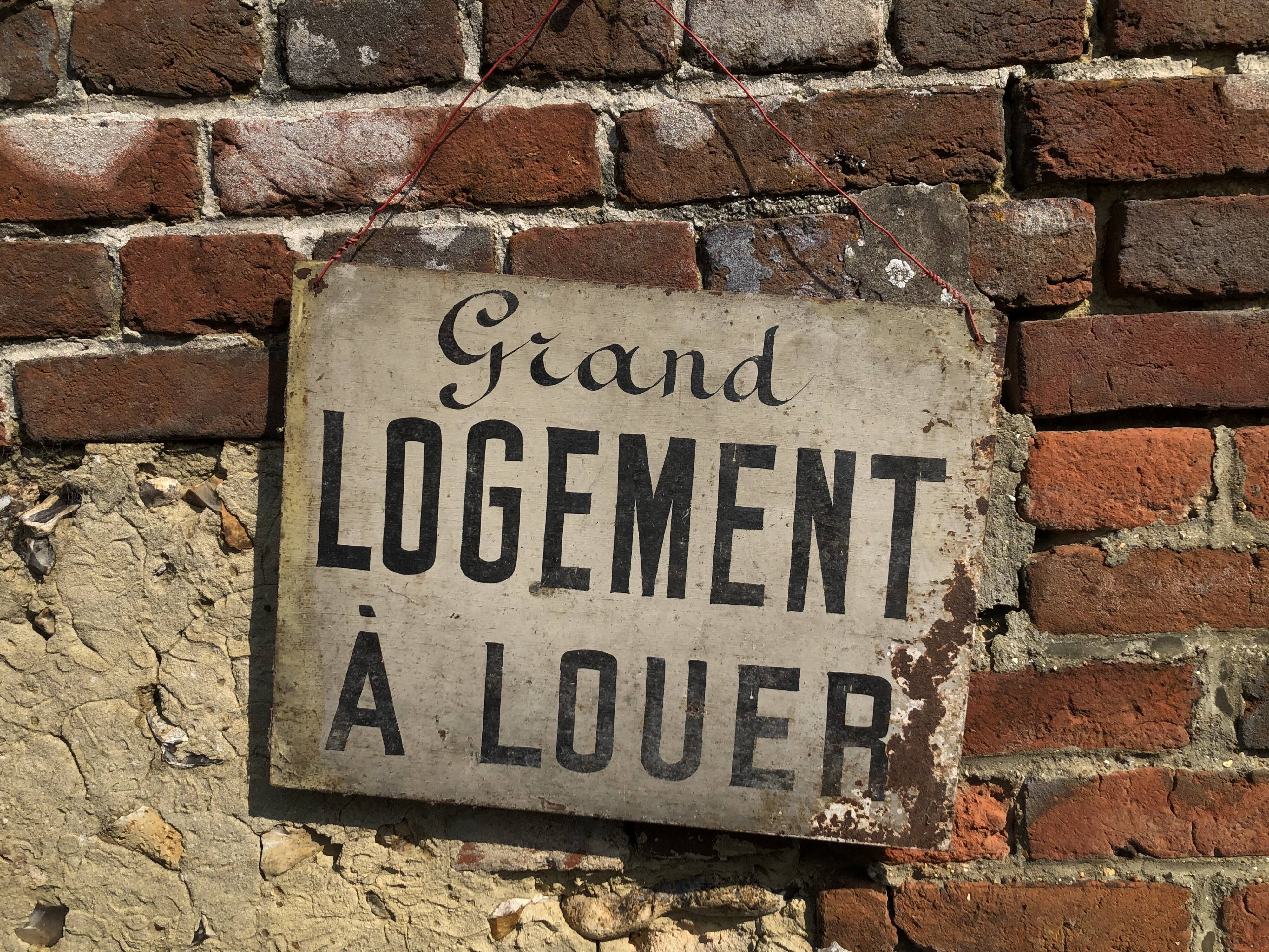 Double-sided painted panel. Large accommodation for rent