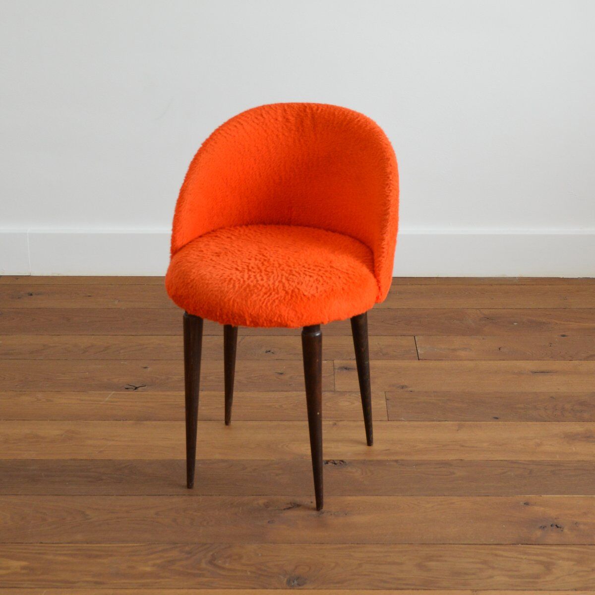 Vintage red mmount chair