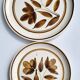 Duo d'assiettes en grès Longchamp marron à décor de fleurs
