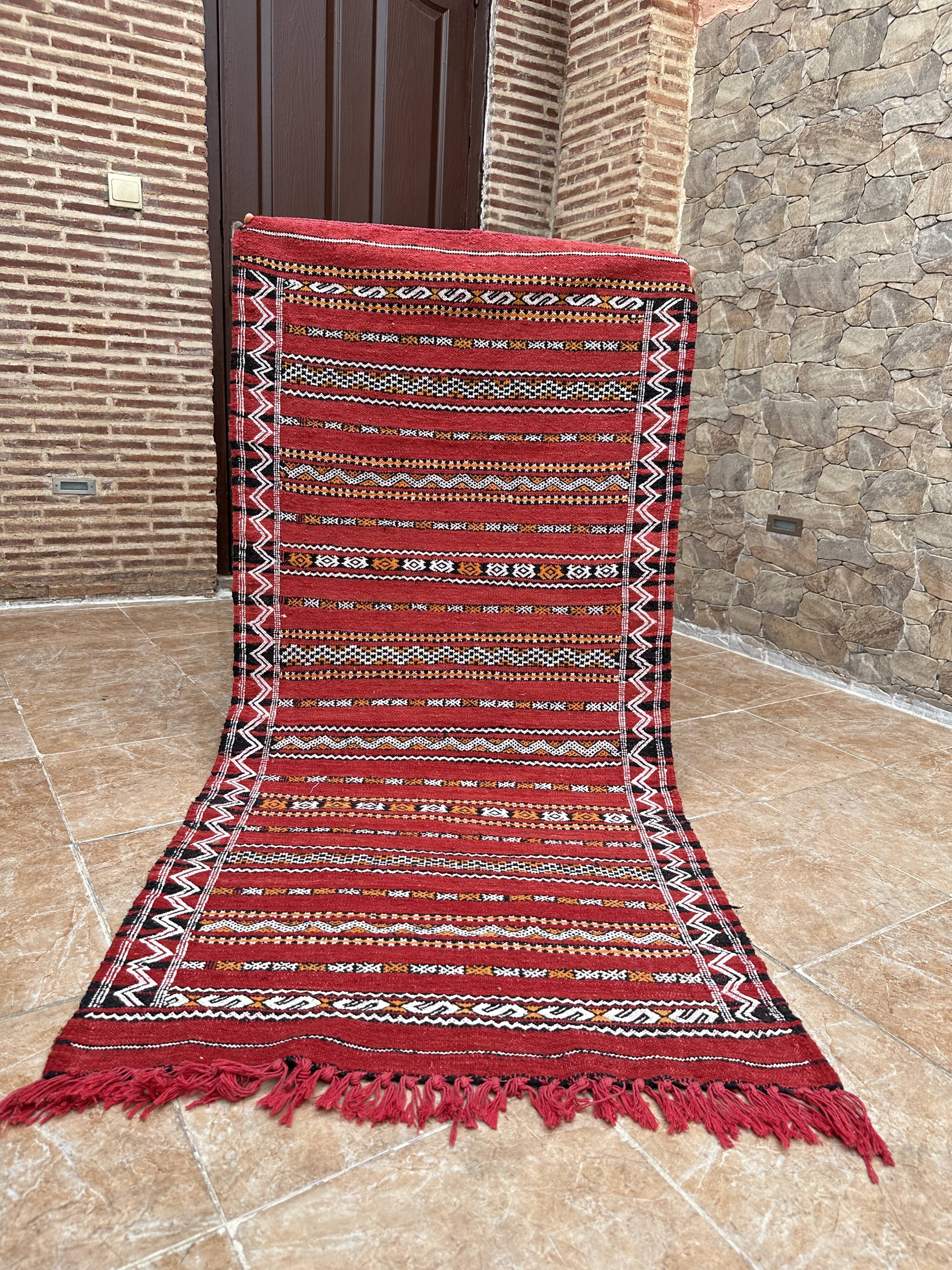 Moroccan Berber rug handwoven 100% organic wool from