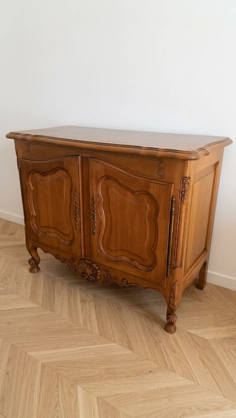 Small antique buffet in carved wood, Traditional style.