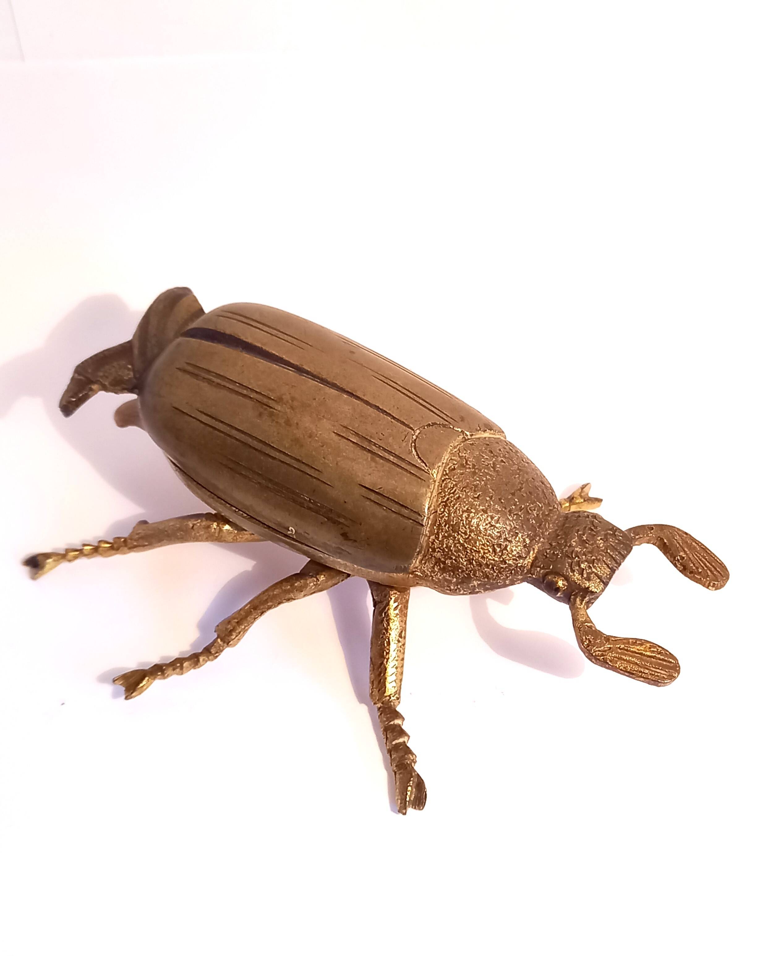 Ashtray with lid in the shape of a beetle in gilt bronze