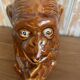 Pichet zoomorphe  en barbotine singe musicien