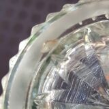 Petit vase en verre moulé