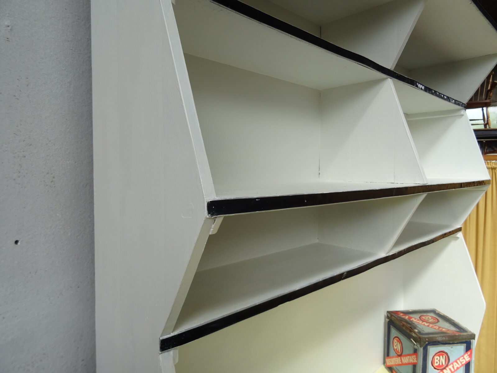 Grocery shelf counter