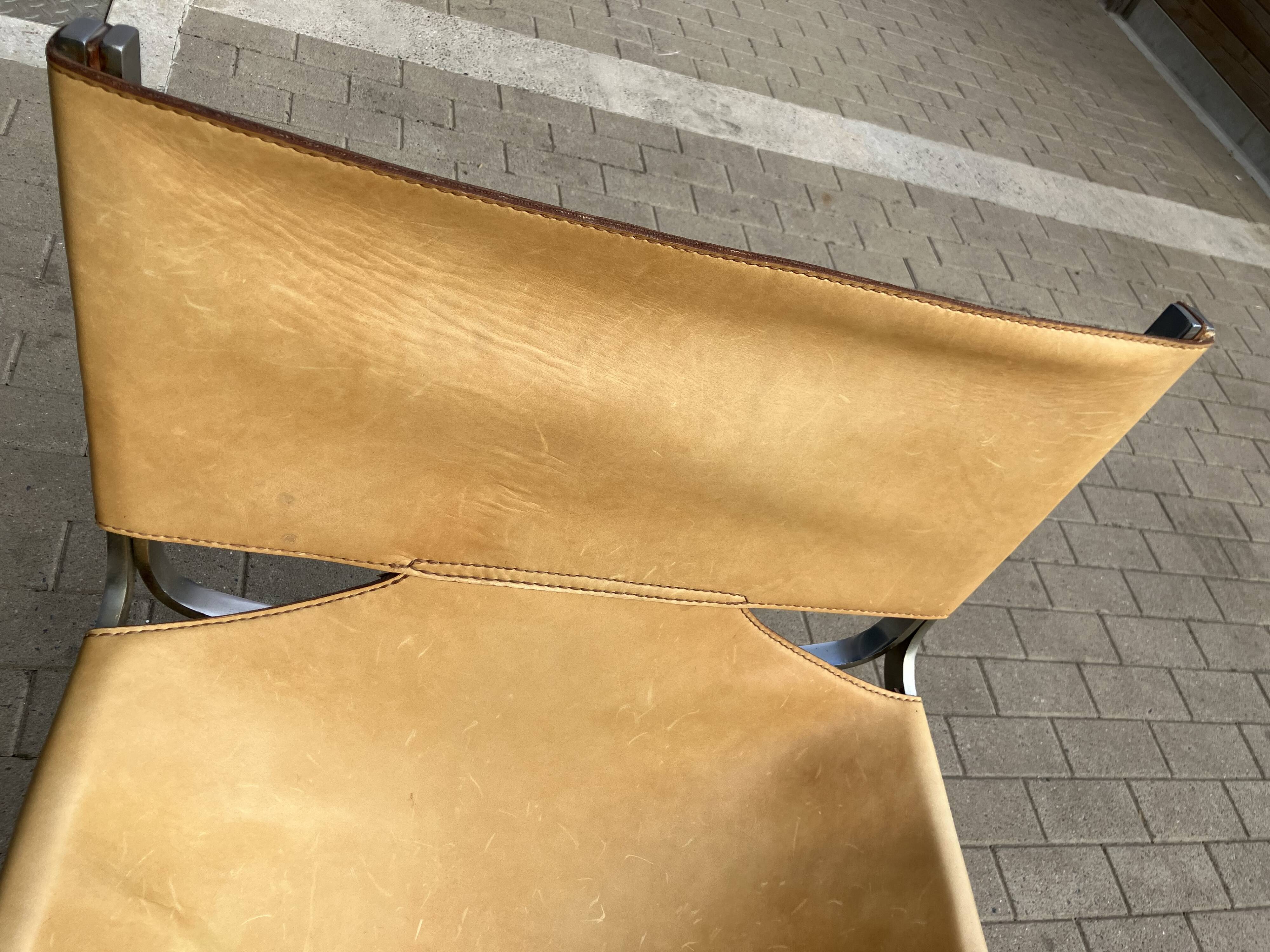 Artifort F444 van Pierre Paulin, natural camel leather