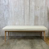 Scandinavian-line bench