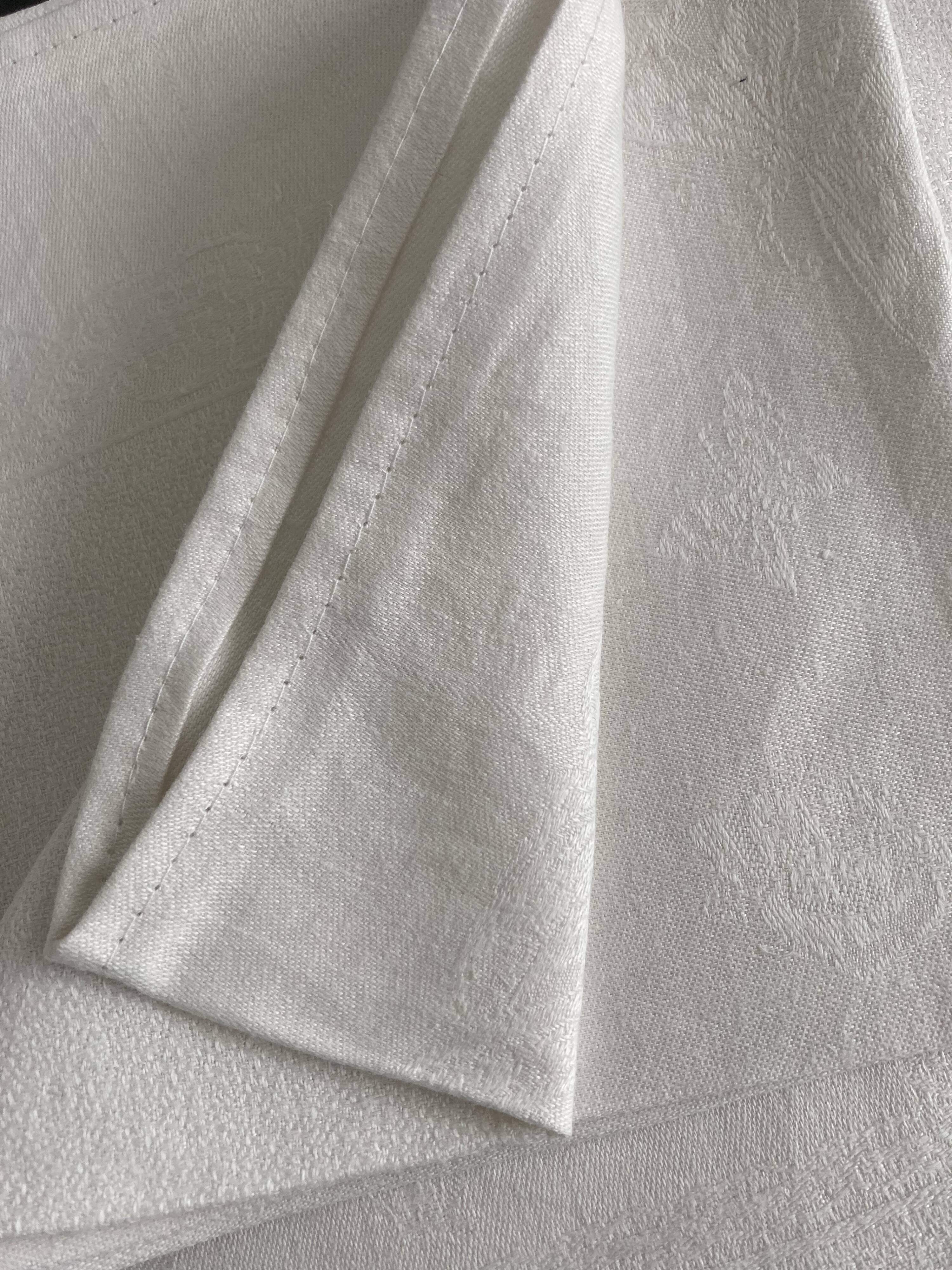 Damask tablecloth 125x125 butterfly embroidery