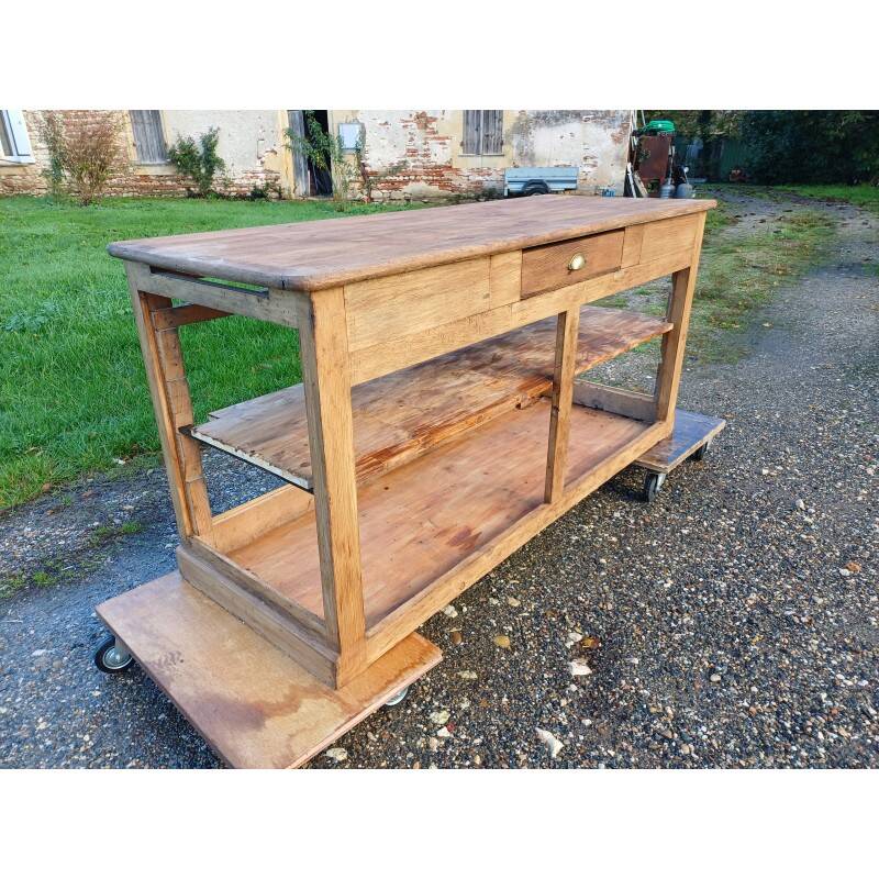 Shop counter furniture for a "draper"