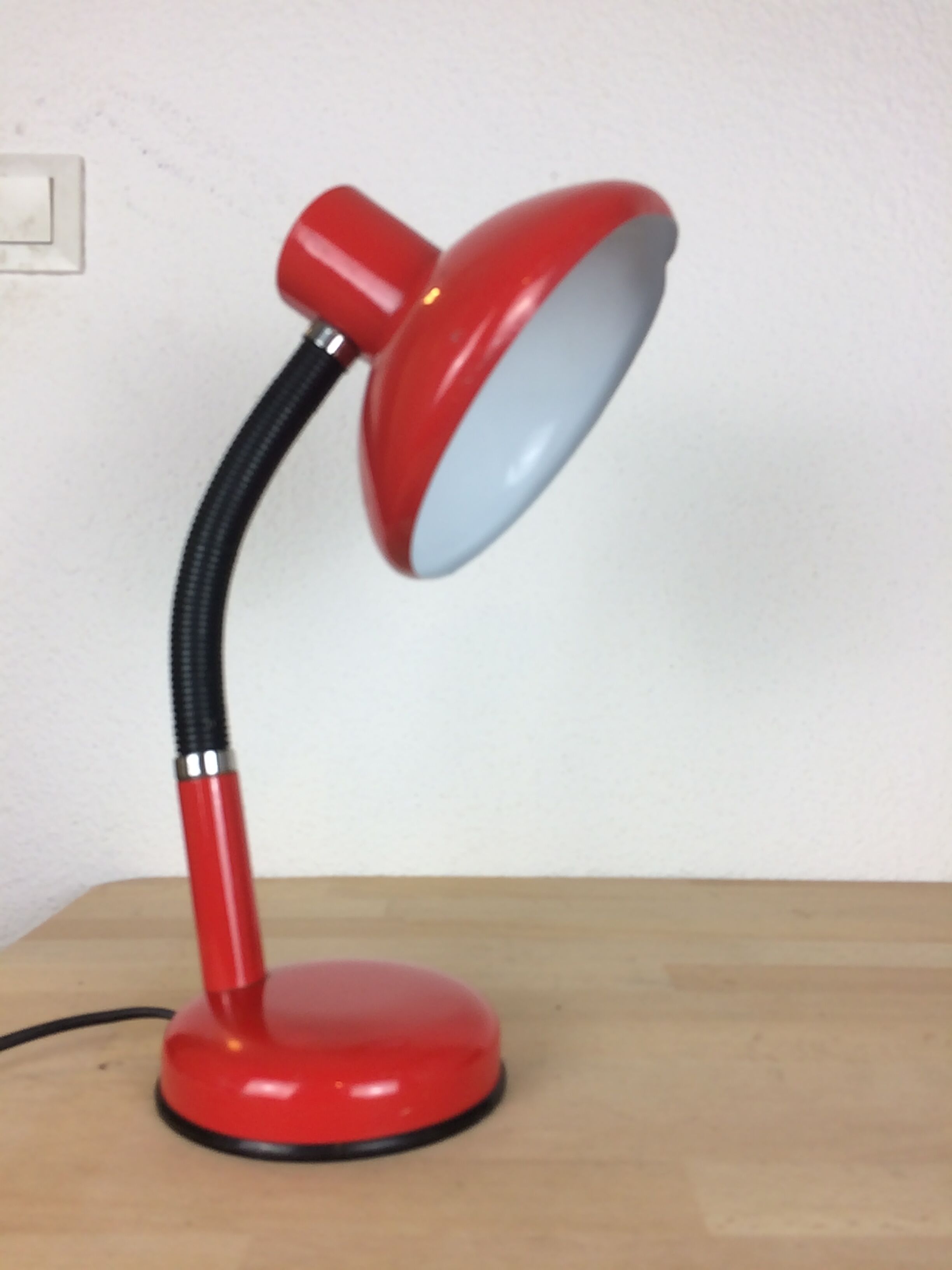 Lampe de bureau vintage en métal rouge