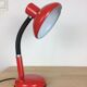 Lampe de bureau vintage en métal rouge