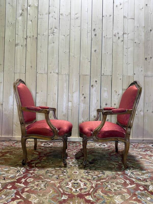 Paire de fauteuils cabriolets de style Louis XVI soie Rouge
