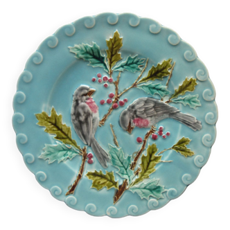 Assiette barbotine bleue signée sarreguemines: oiseaux picorant des cerises