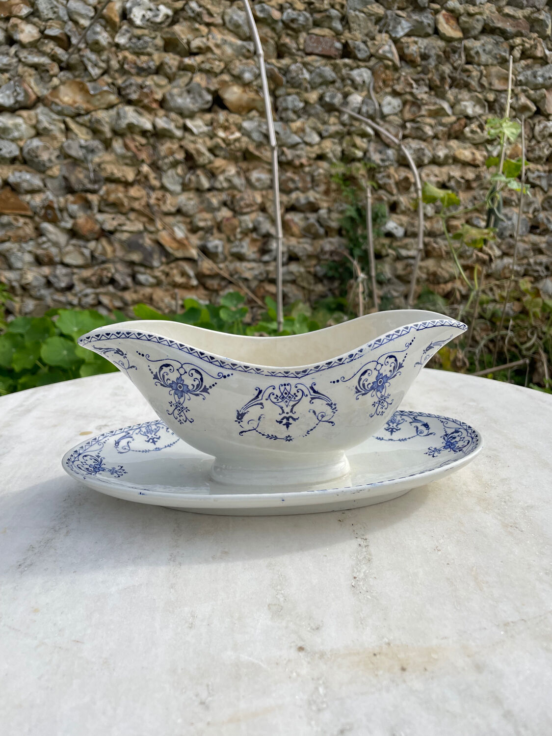 Saucière terre de fer modèle Moustiers par K&G Luneville