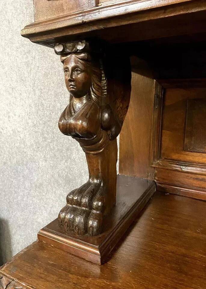Renaissance sideboard in solid walnut with its original patina circa 1850