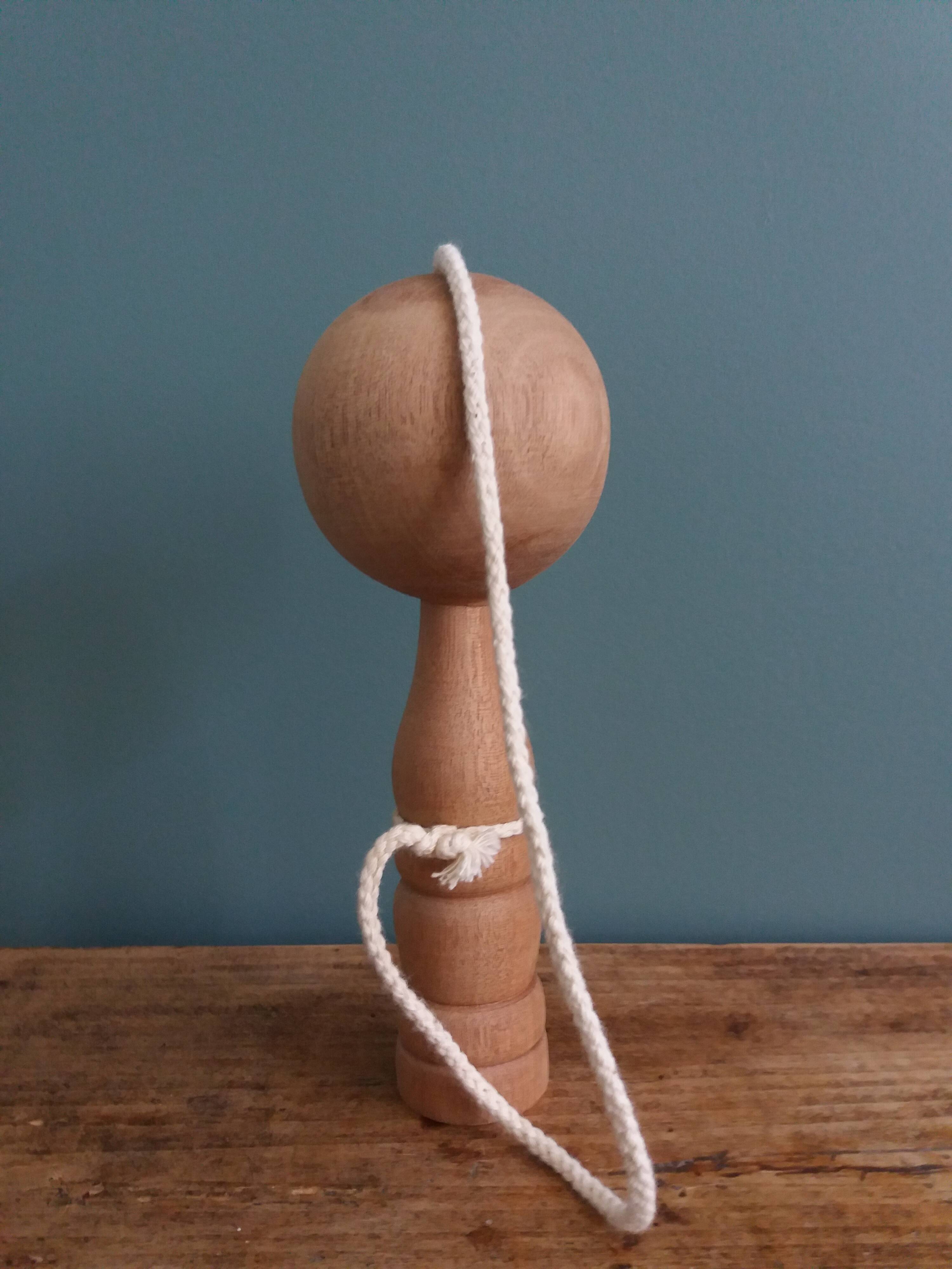 Bilboquet en bois brut