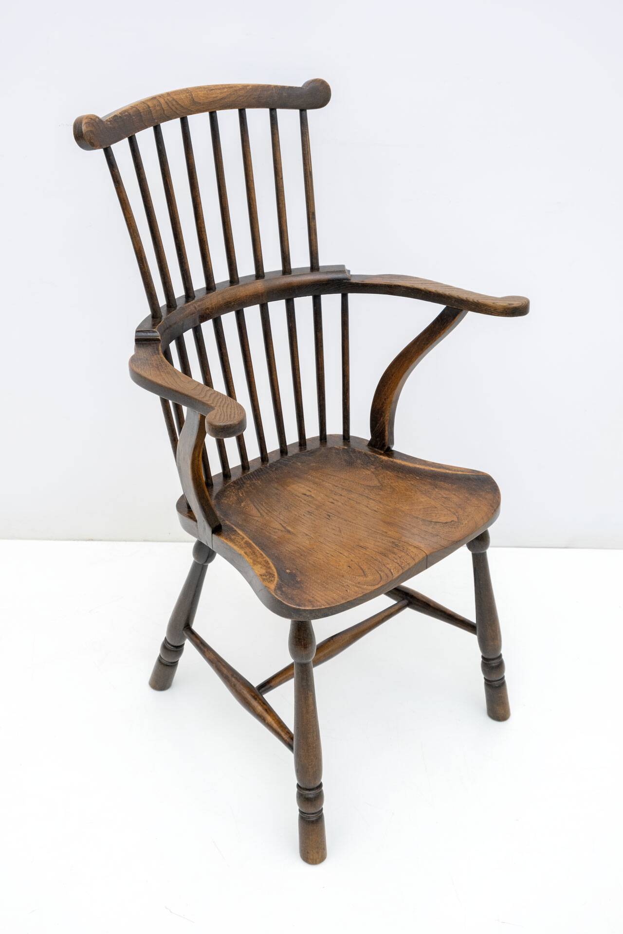 9th Century Fine English West Country Comb Back Windsor Chair