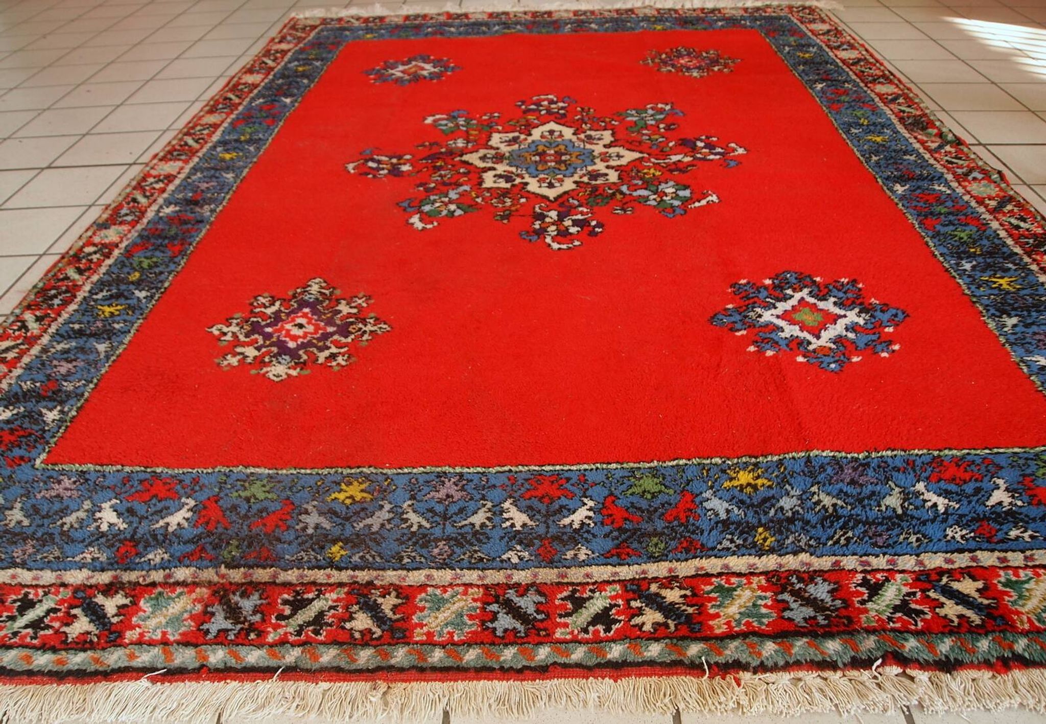 Tapis vintage fait main Berbère en laine rouge éclatant (170cm x 240cm)